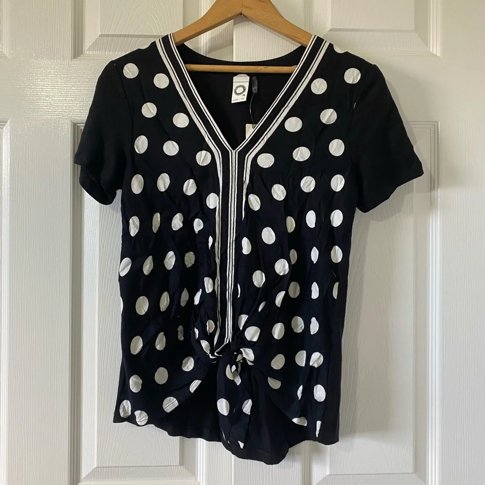NWT Anthropolgie Akemi + Kin Knot Front Polka Dot V-Neck Tee - Picture 2 of 8